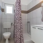 شقة One-Bedroom Apartment In Vir فير