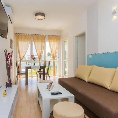 Lovely In With Kitchen *