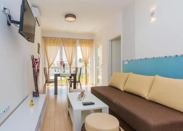 One-Bedroom Apartment In Vir *