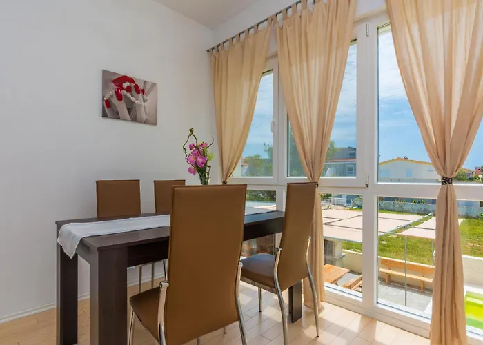 One-Bedroom Apartment In Vir Apartament *
