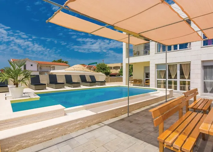 One-Bedroom Apartment In Vir *