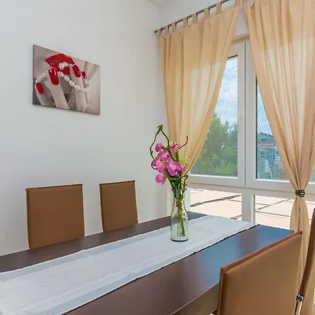 Lovely In With Kitchen * Vir